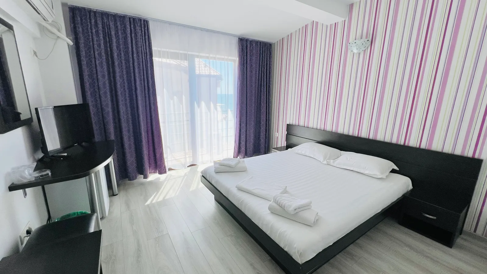 Cameră Dublă Matrimonială cu balcon și vedere la mare, Vila Sunrise Costinești